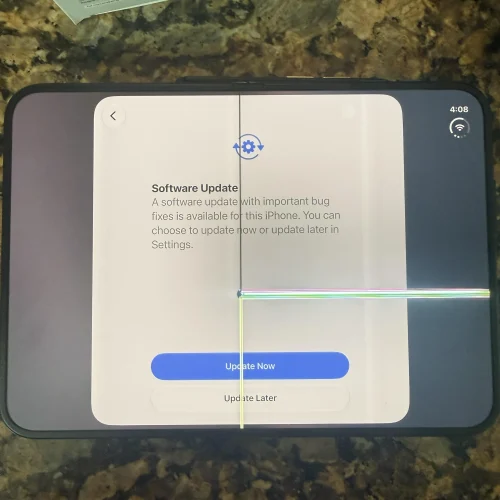 Ein iPhone Duo mit defektem Display Ein iPhone Duo mit defektem Display